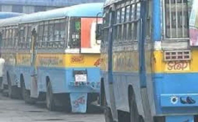 बसों के स्टैंड से गायब होने से यात्री भटकते रहे इधर-उधर विकल्प के लिए