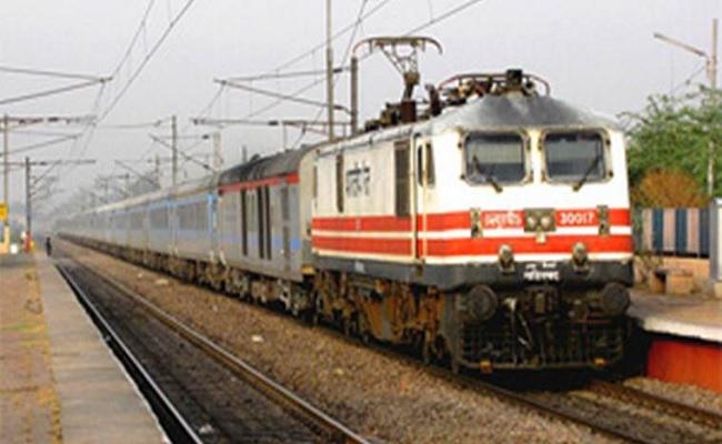 रेलवे ने परीक्षा के लिए दो और विशेष ट्रेनों की घोषणा की