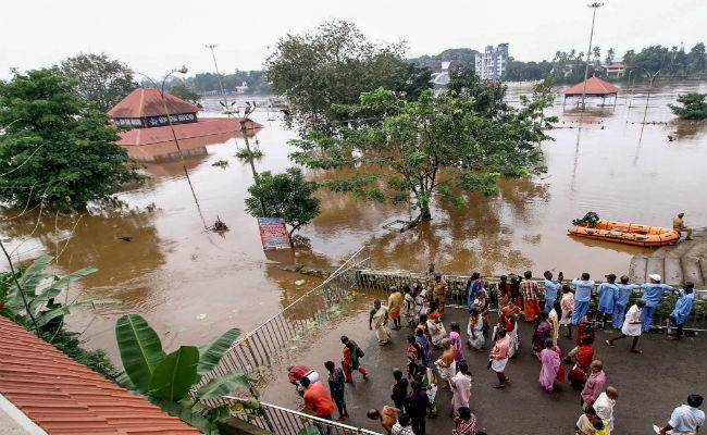 केरल में बाढ़ से मरने वालों की संख्या बढ़कर 37 हुई, राजनाथ करेंगे दौरा