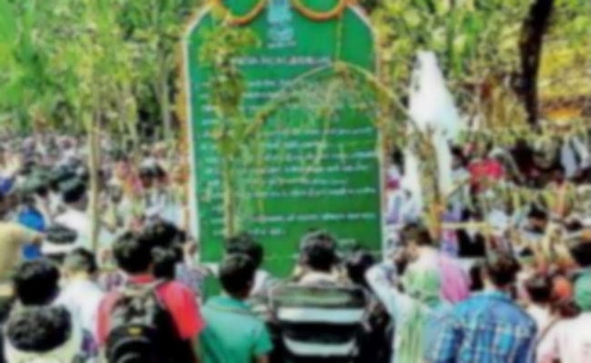 खूंटी : पत्थलगड़ी क्षेत्रों में ग्रामीण टीकाकरण का कर रहे विरोध