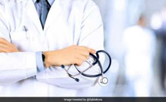 जानलेवा हमले के बाद डॉक्टरों ने बंद किया कामकाज
