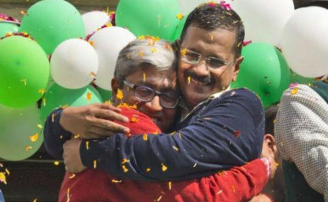 आशुतोष के इस्तीफे पर बोले अरविंद केजरीवाल- ना, इस जनम में तो नहीं…