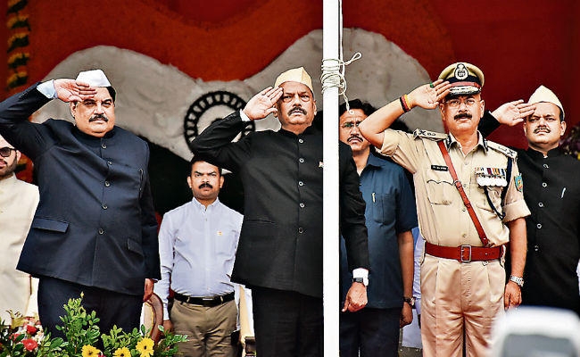 स्वतंत्रता दिवस पर मोरहाबादी मैदान में झंडोत्तोलन के बाद बोले सीएम रघुवर दास, झारखंड में जल्द होंगी 50 हजार नियुक्तियां