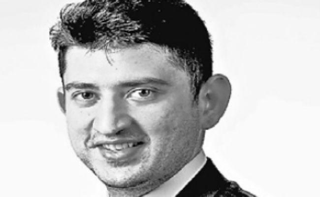 सिलीगुड़ी : मेडिकल छात्रों के लिए प्रेरणास्रोत हैं डॉ युवराज सिंह चौधरी, जानें इन्हें