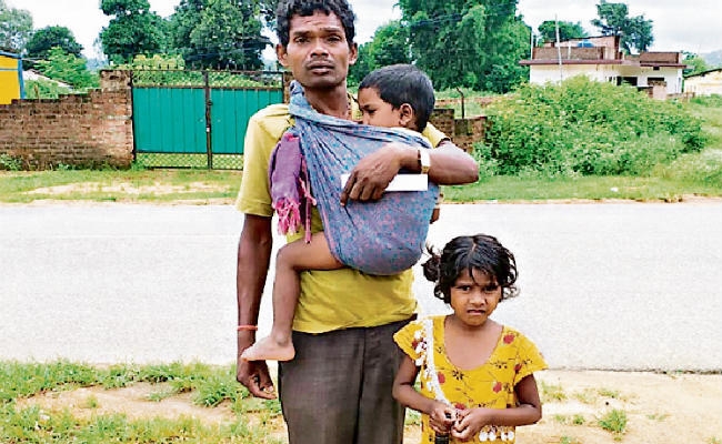 गुमला : दो बच्चों की मां को मानव तस्करों ने दिल्ली में बेचा