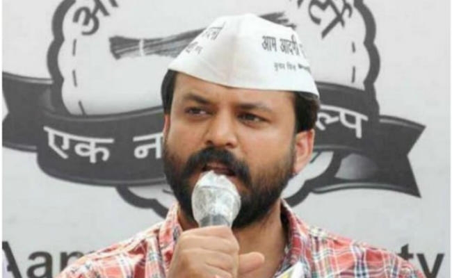 आशुतोष के बाद अब ‘निजी कारणों” से अाशीष खेतान ने छोड़ा केजरीवाल का साथ