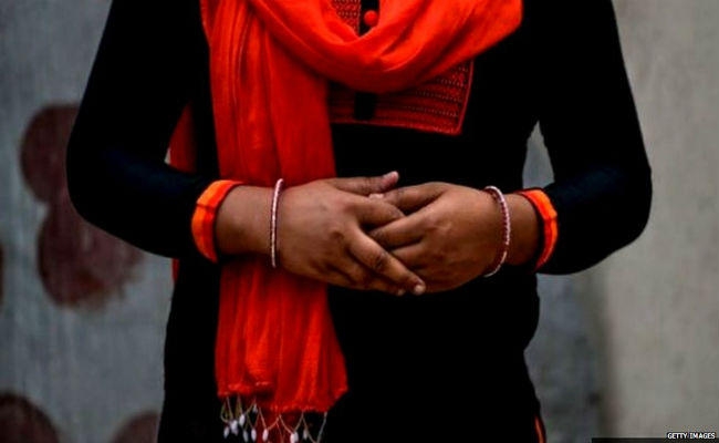 पैथोलाजिकल तकनीशियन महिला के घर आता था बीमार पति का जांच करने, नहाते हुए Video बनाकर करने लगा था गंदा काम