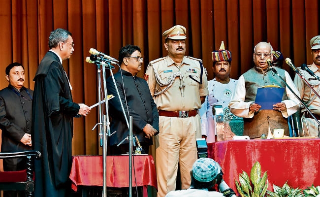 टंडन ने ली राज्यपाल पद की शपथ
