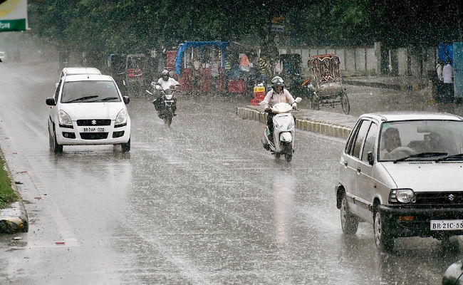 बारिश से बिहार में लुढ़का पारा, अभी भारी बारिश के आसार, अलर्ट जारी
