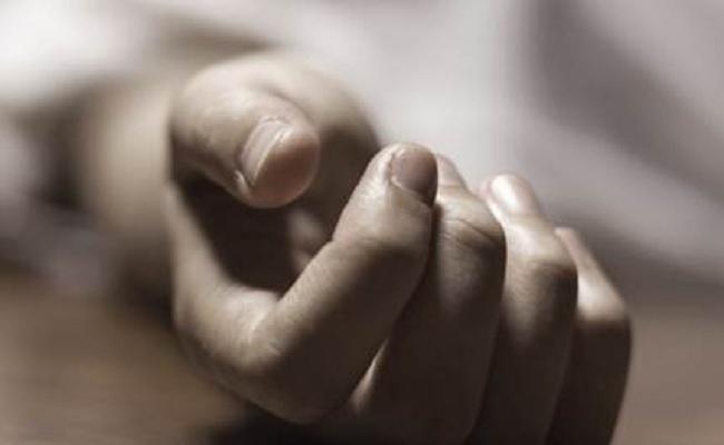 बिहारशरीफ : पानी भरे खड्ड में कार गिरने से चिकित्सक की मौत
