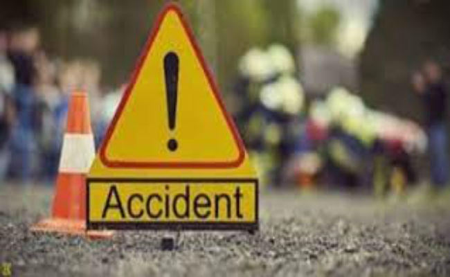 डीएसपी के वाहन में मिनी पिकअप ने मारी जोरदार टक्कर, डीएसपी सहित चार घायल