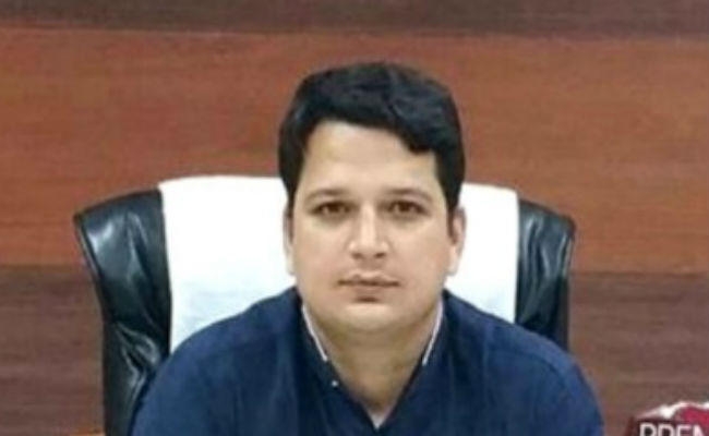 दीवारों पर पान और गुटखा की पीक देख कलेक्टर से रहा नहीं गया, मंगायी बाल्टी फिर…