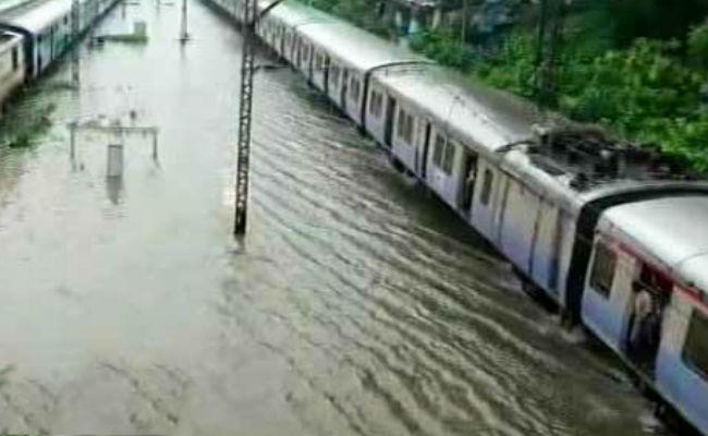 बारिश का कहर : बरौनी-कटिहार रेलखंड में ट्रैक पर पानी, आज रद्द रहेंगी ये ट्रेनें