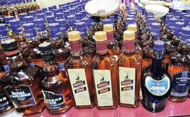 बिहार में करीब 8,000 लीटर शराब जब्त, तीन गिरफ्तार