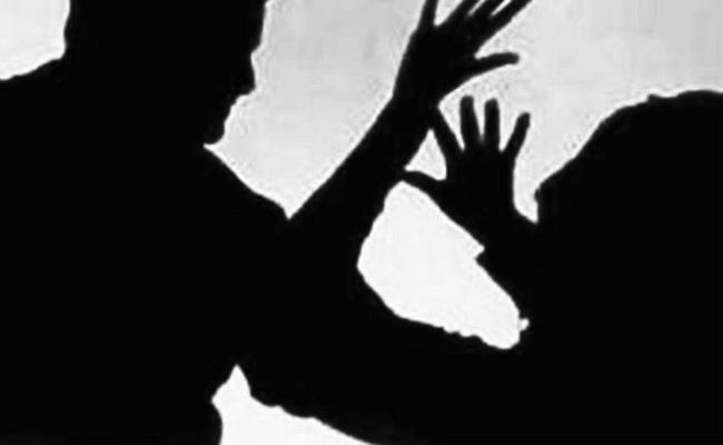 चेन छीनकर भाग रहे बदमाशों पर कहर बनकर टूट पड़ी ”लेडी कांस्टेबल” और फिर…