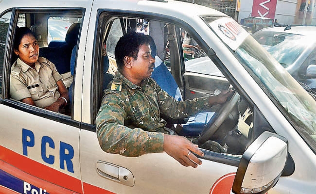 रांची : आमलोगों पर सख्त, पर खुद ही नियम नहीं मानते पुलिस के अधिकारी व जवान