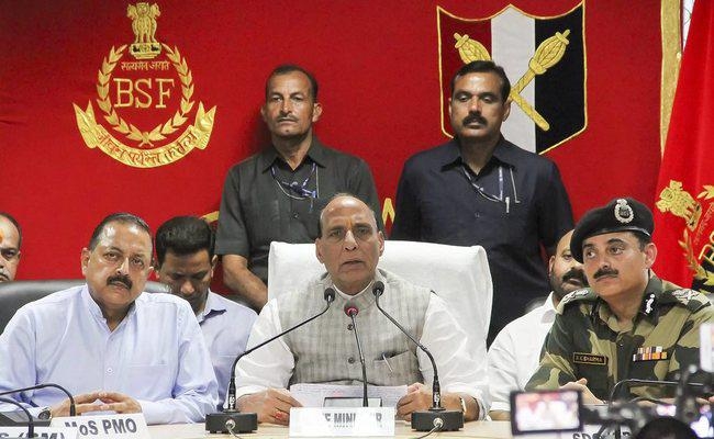 राजनाथ व वीके सिंह ने कहा – सेना समर्थित हैं इमरान, भारत के प्रति पाक के रुख में कोई बदलाव नहीं
