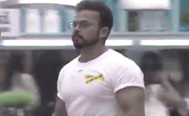 Bigg Boss 12: घरवालों के निशाने पर आये श्रीसंथ, गुस्से में उतारी माइक और… VIDEO