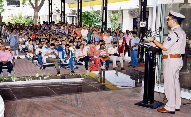 पटना : मगध महिला कॉलेज के पास तैनात रहेंगी चार कांस्टेबल, शुरू हुआ गर्ल्स सिक्यूरिटी बूथ