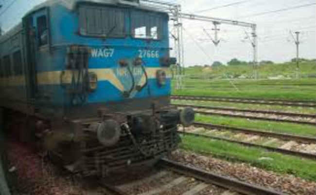 यात्री सफर के लिए लगा रहे फेरे रेलवे को रोजाना लाखों का नुकसान