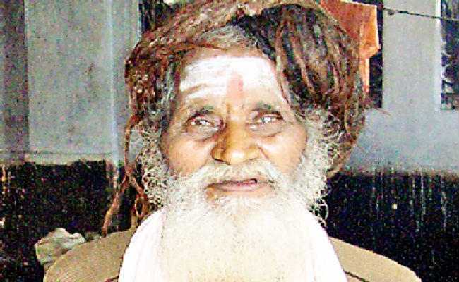 मंदिर परिसर से निकाल कर 300 मीटर दूर दफनाया महंत भीमानंद का पार्थिव शरीर