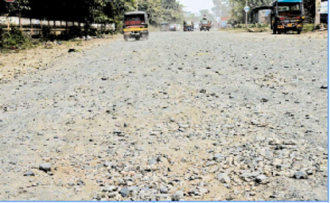 समय खत्म, नहीं बना जेल रोड, नुकीले पत्थर, उड़ते धूल से लोगों की परेशानी बढ़ी