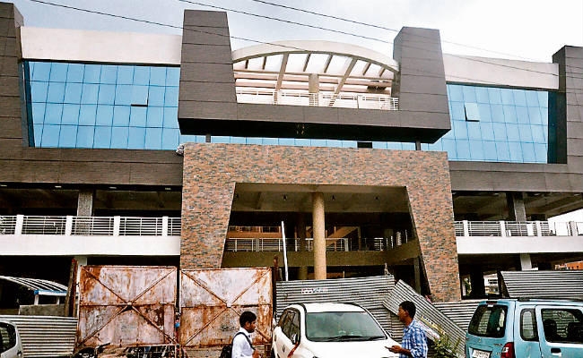 रांची : वेंडर मार्केट में दुकान लेने के बाद भी सड़क पर सामान बेचा, तो रद्द हो जायेगा आवंटन