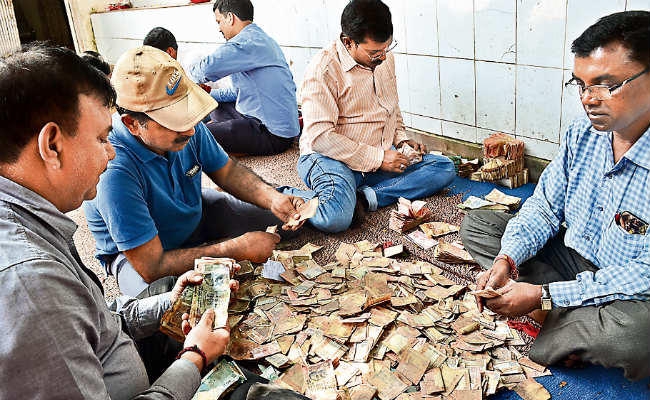 रांची पहाड़ी मंदिर : 50 हजार से अधिक के नोट खराब मिले, अभी भी 11 दान पेटियों की गिनती बाकी