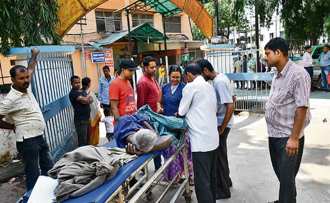 पटना : पीएमसीएच में हड़ताल से 23 की जान गयी, 68 घंटे बाद आखिरकार माने डॉक्टर, आज से लौटेंगे काम पर