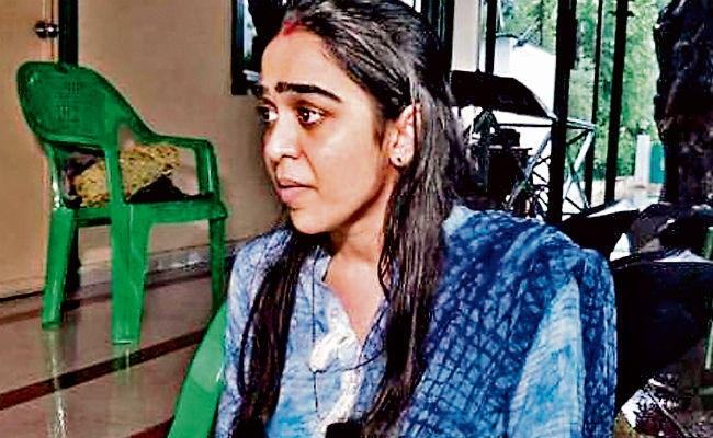 पुलिस को करना पड़ा हस्तक्षेप, सास ”हठ” टूटा : पुत्रवधु ऐश्वर्या की घर में हुई इंट्री
