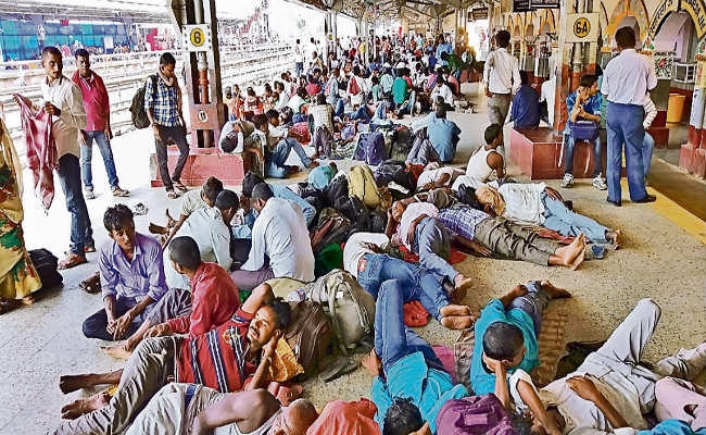 पलायन का दर्द : दो दिनों में सहरसा जंक्शन से 18 हजार मजदूरों ने पकड़ी ”परदेस” एक्सप्रेस