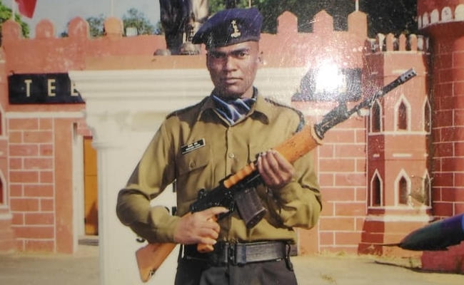 भारत-पाकिस्तान की सीमा पर शहीद हुआ झारखंड के गुमला का लाल संतोष गोप