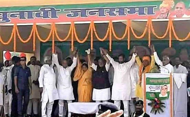 बिहार उपचुनाव : नीतीश, सुशील और पासवान एक साथ कर रहे हैं चुनाव प्रचार, महागठबंधन में…