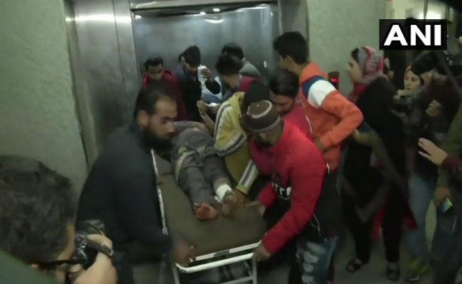जम्मू-कश्मीर : सोपोर में आतंकियों का ग्रेनेड हमला, 20 घायल, 6 की हालत बेहद गंभीर