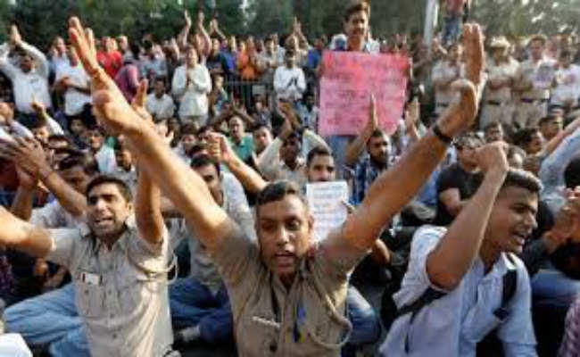 पुलिस का प्रदर्शनः सुप्रीम कोर्ट के वकील ने दिल्ली पुलिस कमिश्नर को भेजा कानूनी नोटिस