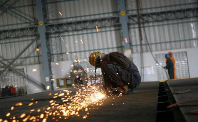 औद्योगिक उत्पादन में आठ साल की सबसे बड़ी गिरावट