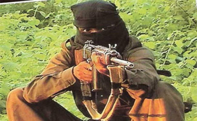 पीएलएफआइ के नाम का छोड़ा पर्चा, बम फोड़ा, काम बंद करने की दी धमकी