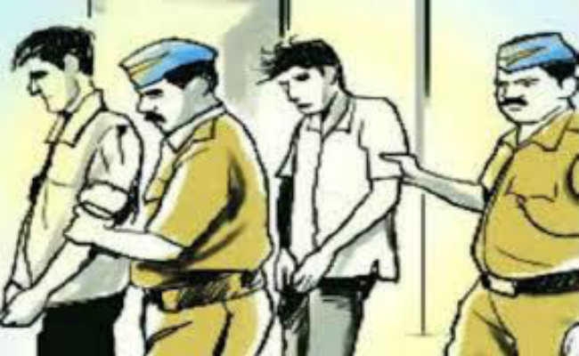 मुखियापति से रंगदारी मांगने में कोचिंग संचालक सहित दो गिरफ्तार