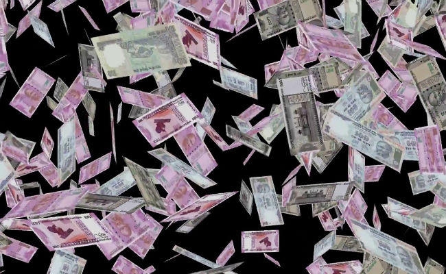 कोलकाता में हुई 500 व 2000 रुपये के नोटों की बारिश