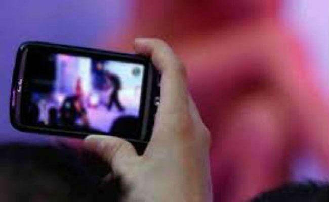 मायके से रुपये नहीं लाने पर पति ने दी धमकी ” फैला दूंगा अश्लील तस्वीरें “