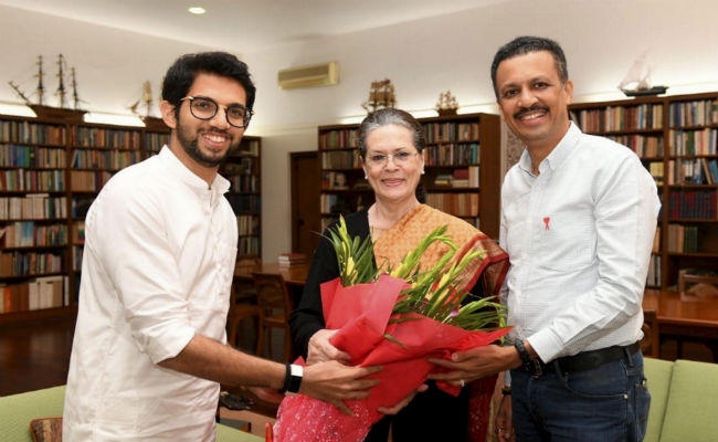 सोनिया और मनमोहन से मिले आदित्य ठाकरे, शपथ ग्रहण समारोह में आने के लिए किया आमंत्रित