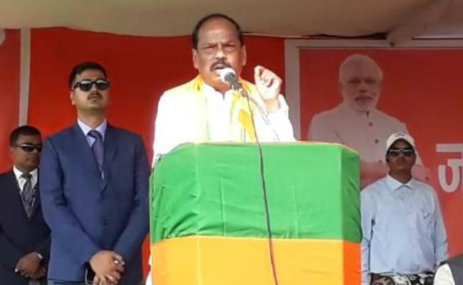सिमडेगा में बोले रघुवर दास, महामिलावट की सरकार ने 14 साल तक राज्य को लूटा