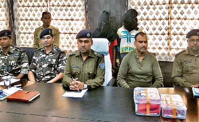 खूंटी : कोचांग ग्राम प्रधान हत्याकांड में दो गिरफ्तार, हथियार भी बरामद