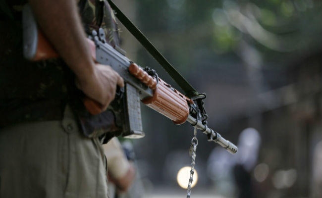 नदिया के जवान ने साथियों पर बरसाई गोलियां, छह की मौत