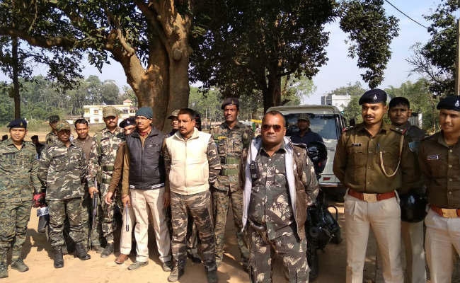 सिमडेगा : कल जहां बंदूक का जोर था, आज वहां ईवीएम का शोर दिखा