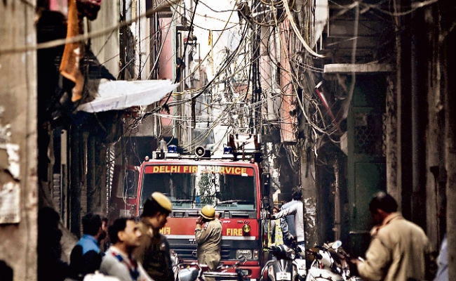 दिल्ली के अनाज मंडी क्षेत्र में अगलगी : रांची के राजेश की जांबाजी, जान पर खेलकर 11 लोगों को बचाया