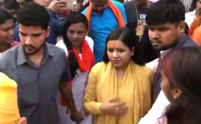 बंगाल में सभा करने से रोकने पर भड़कीं साध्वी सरस्वती, कहा- ममता सरकार गिराना है, भगवा सरकार लाना है