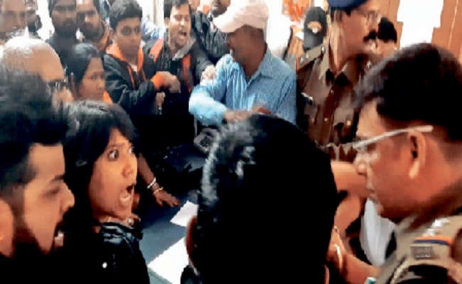 हावड़ा नहीं खड़गपुर… नहीं टाटानगर से रवाना होगी ट्रेन, सुनते ही भड़के यात्री, प्रदर्शन, घेराव
