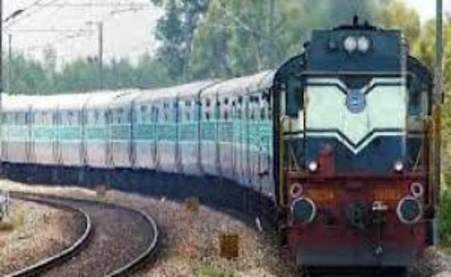 हिंसक प्रदर्शन में दपूरे को 16 करोड़ का नुकसान, दो दिनों में 120 ट्रेनें रद्द