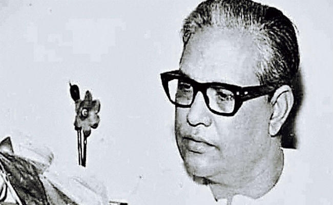 कभी फिल्मों में गीत लिखने के खिलाफ थे मजरूह सुल्तानपुरी